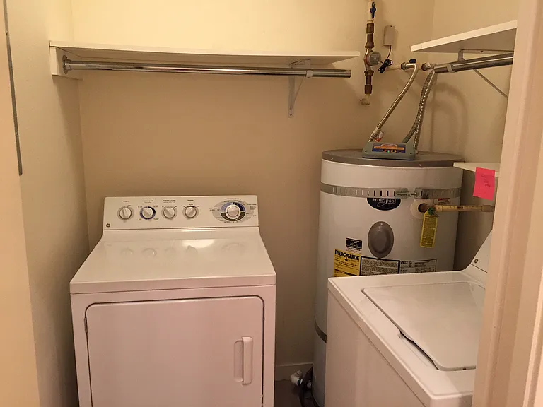 Newell Court Apartments, downtown Mercer Island — Photo 19