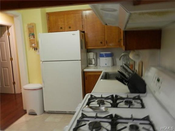 4th image of 6 Rosebud Dr