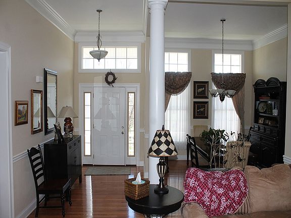 3rd image of 706 Glen Oaks Pl