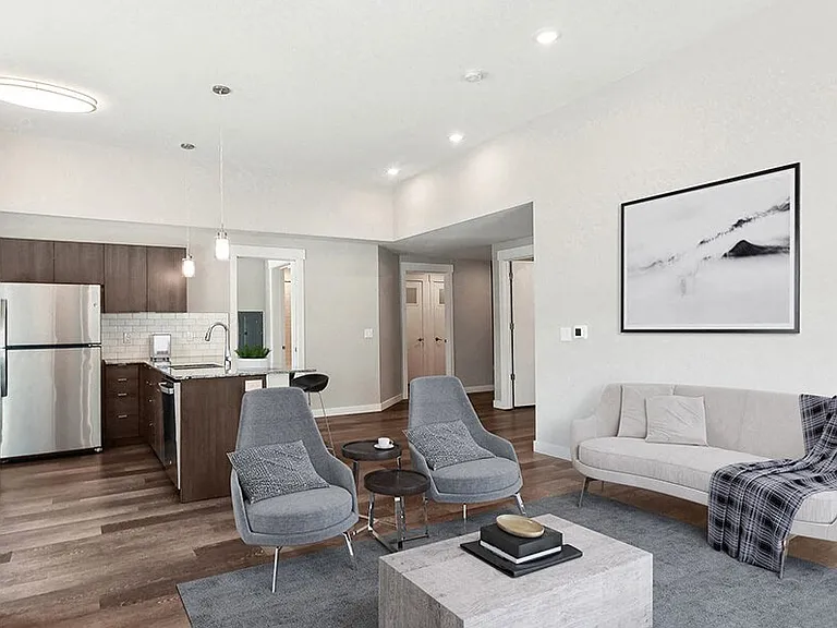 Seven Skies Apartments — Photo 12