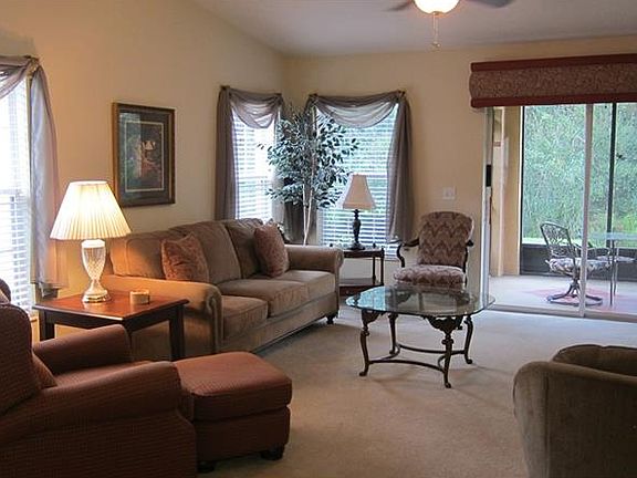 3rd image of 729 Vineyard Way