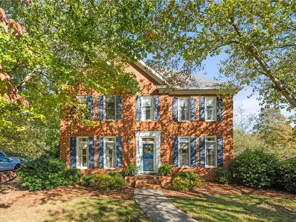 3415 Willow Wind Dr, Pfafftown, NC 27040