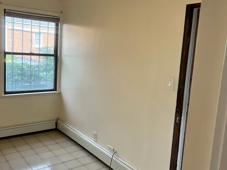 2210 Young Ave #1 — Photo 7