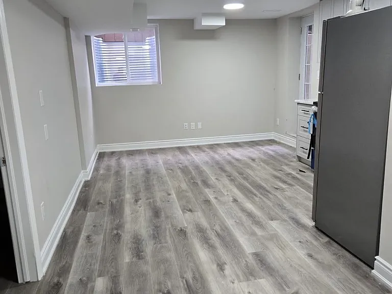 5353 Glen Erin Dr — Photo 3