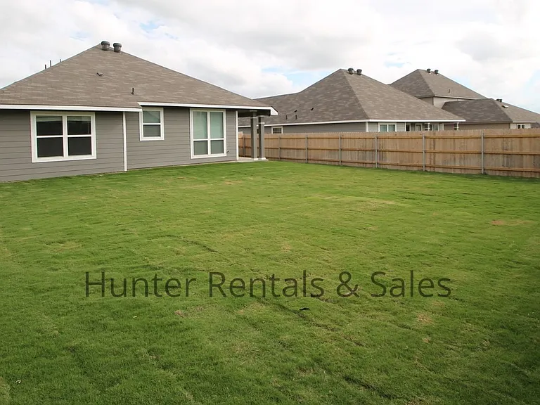 1902 Bayou Wood Ln — Photo 23