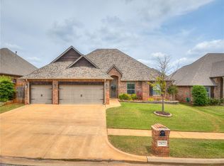 2821 SE 9th St, Moore, OK 73160