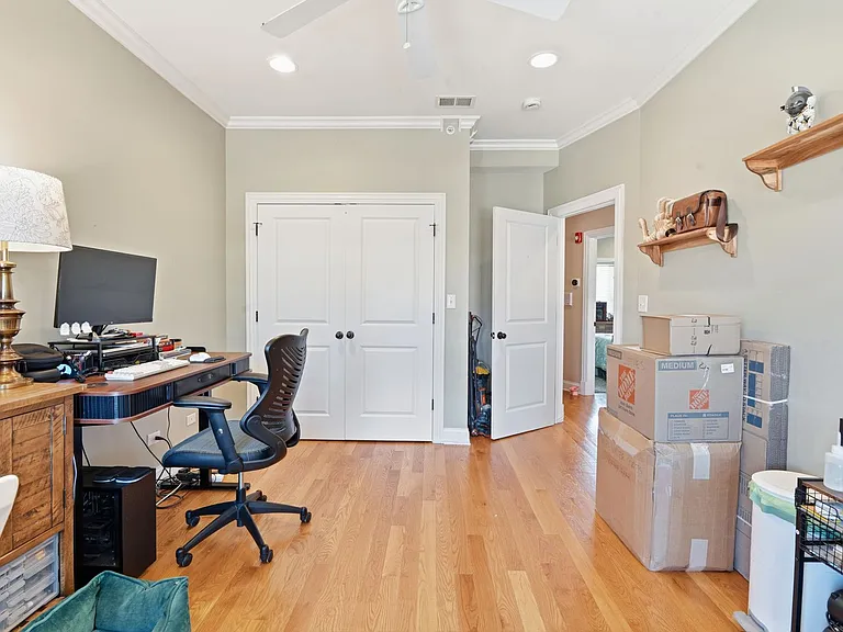 Hinman Court Condos — Photo 53