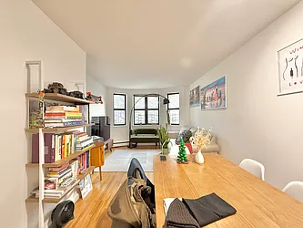 291 Pulaski Street, #2