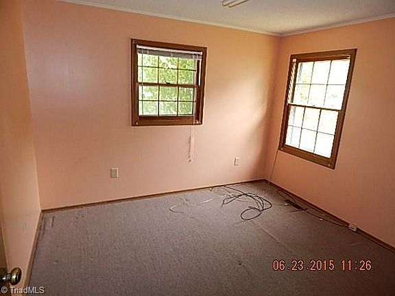 4th image of 1 Suburban Ct