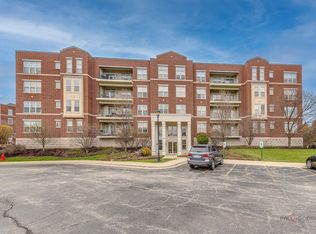 720 Prestwick Ln UNIT 302, Wheeling, IL 60090