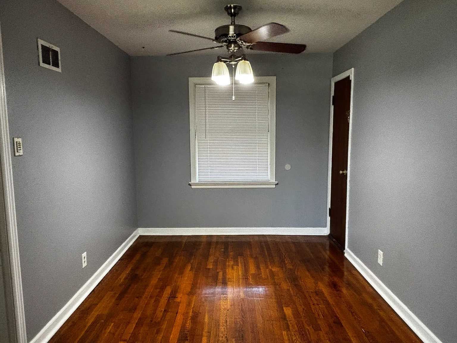 2 bed, 1.5 bath, 982 sqft, $1,200 — Photo 3