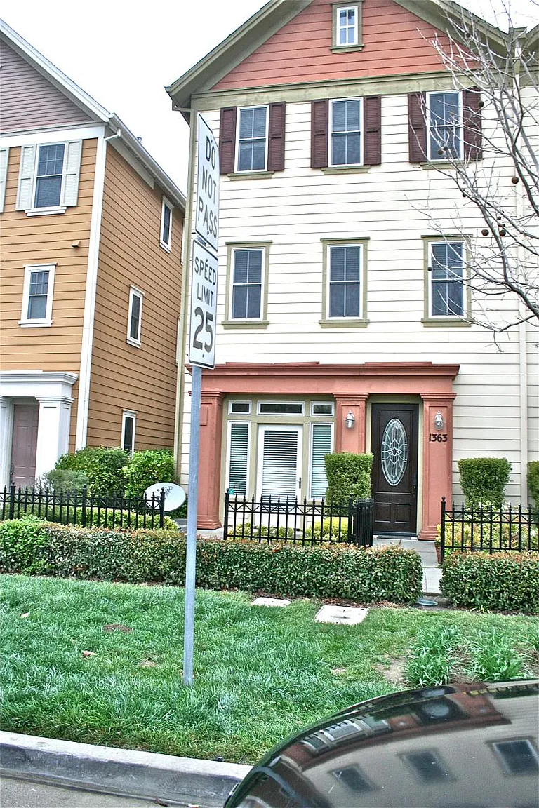 1363 Sycamore Ave photo 1