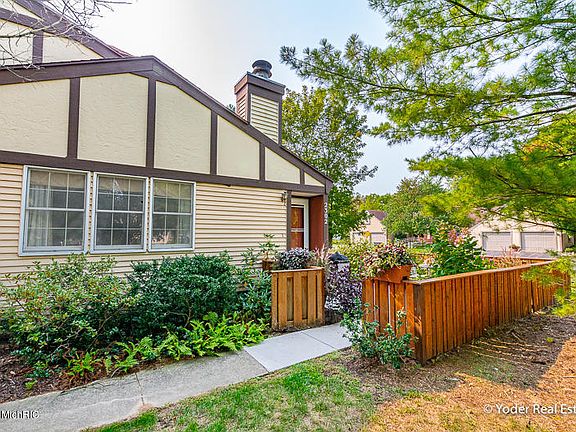 3rd image of 2302 Edington Dr SE #130