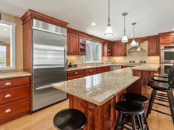 91 Hunter Rd, Uxbridge, MA 01569