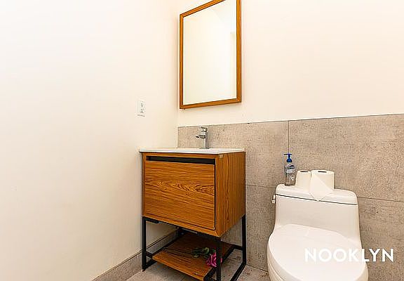 3rd image of 136 Erasmus St #5A