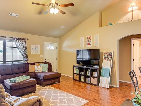 5th image of 906 Shanna Dr
