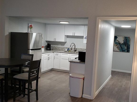 4th image of 722 Marshall St #A