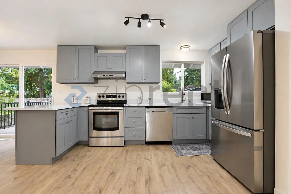 5 bed, 2040 sqft, $4,043 — Photo 4