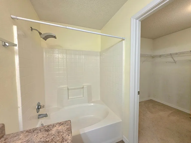 1059 Simpson St — Photo 12