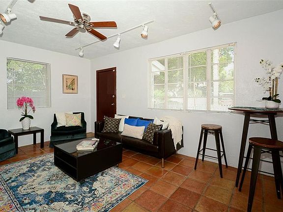 4th image of 1072 Putnam Dr