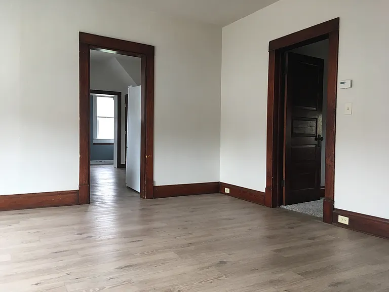 106 1st Ave NE — Photo 6