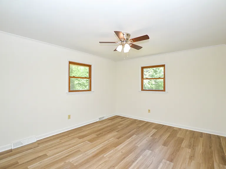 4075 Linda Dr — Photo 12
