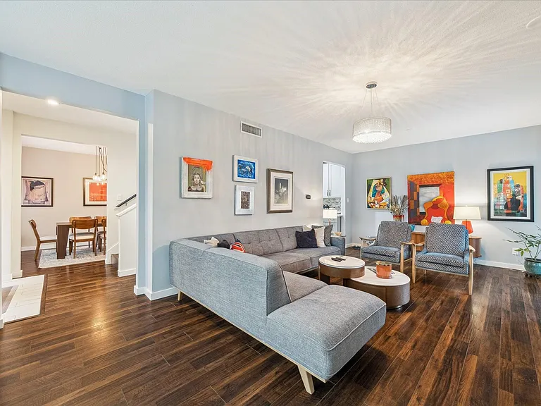 2100 Tanglewilde St #373 — Photo 4