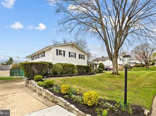 124 Delia Ln, Philadelphia, PA 19115