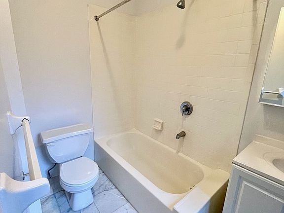 5th image of 350 W 55th St APT Gr1