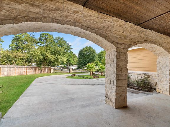 3rd image of 721 Oak Hill Ln