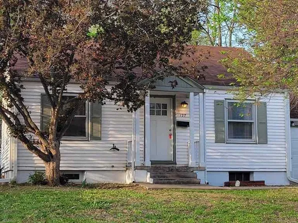 127 Sunset Dr, Junction City, KS 66441