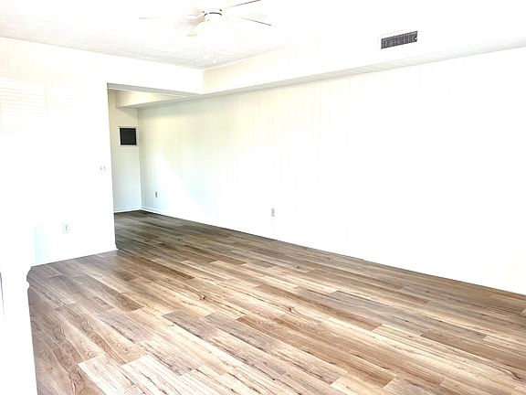 2nd image of 3812 Memorial Blvd APT 6