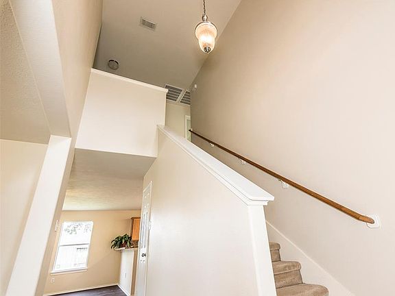 5th image of 6811 Arbor Hollow Ln