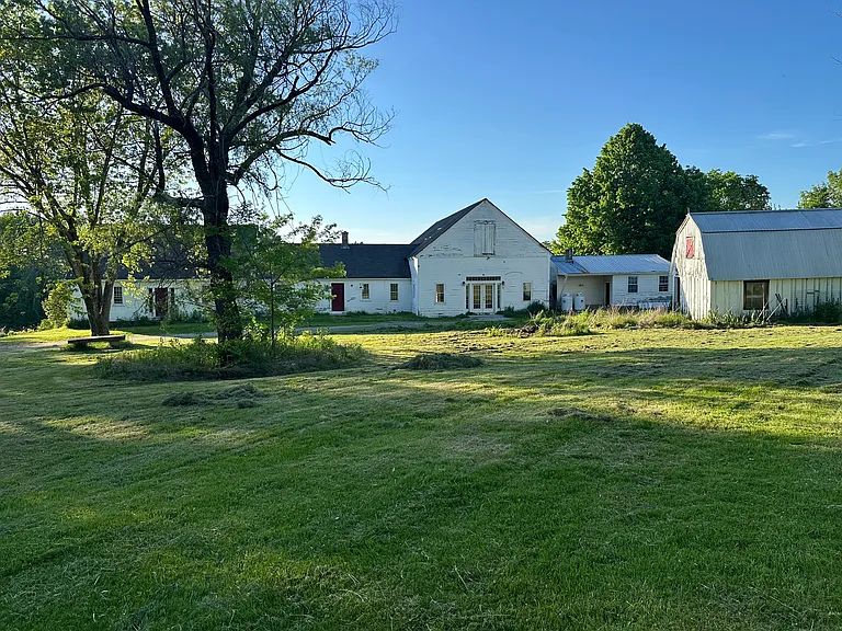 259 Leach Hill Rd #B — Photo 3
