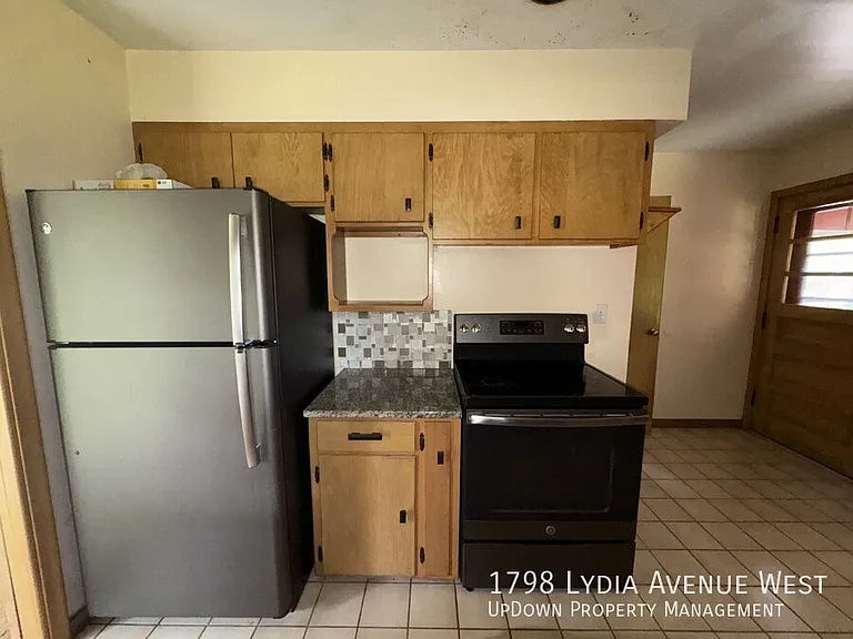 1798 Lydia Ave W — Photo 6
