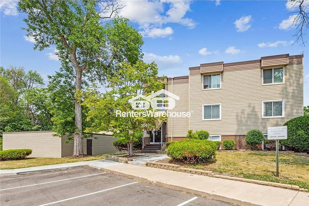 10840 Rockford Rd — Photo 1