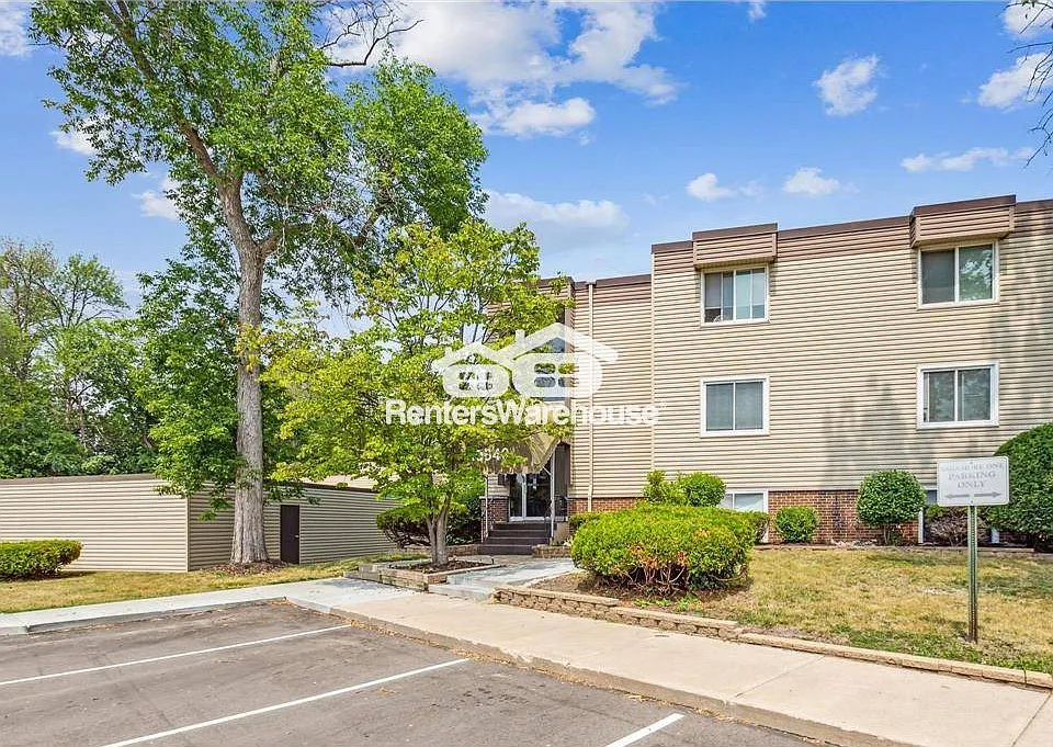 10840 Rockford Rd #203