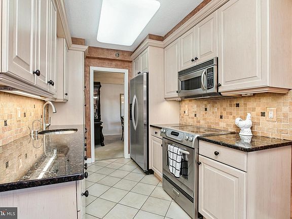 3rd image of 5802 Nicholson Ln #2-408