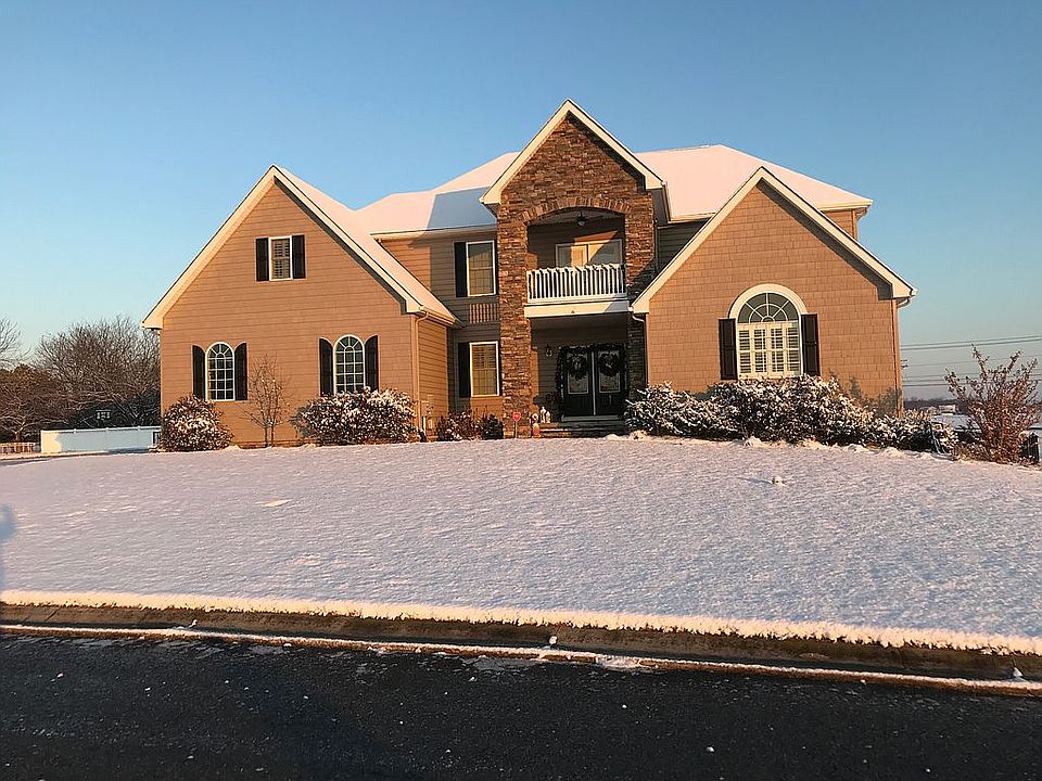 2nd image of 51 Bay Hill Dr