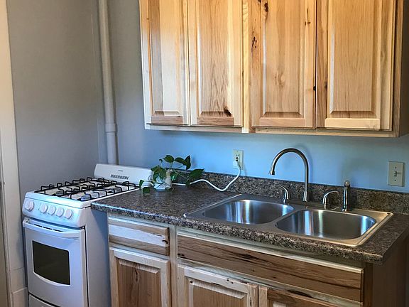 3rd image of 615 W 35th St APT 2