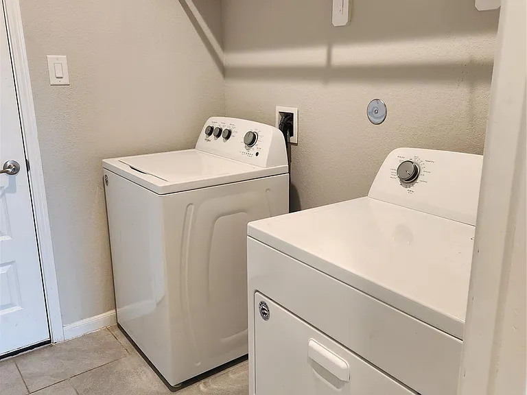 8519 Golden Field Dr — Photo 20