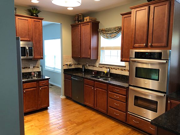 4th image of 2424 Loretta Ln