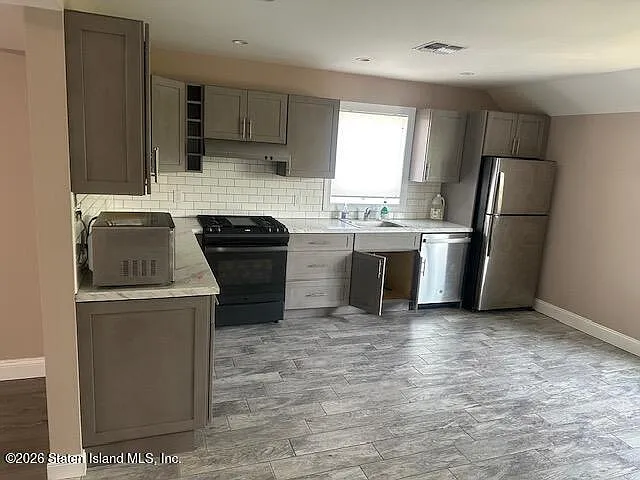 2 bed, 1.5 bath, 1250 sqft, $3,000 — Photo 2