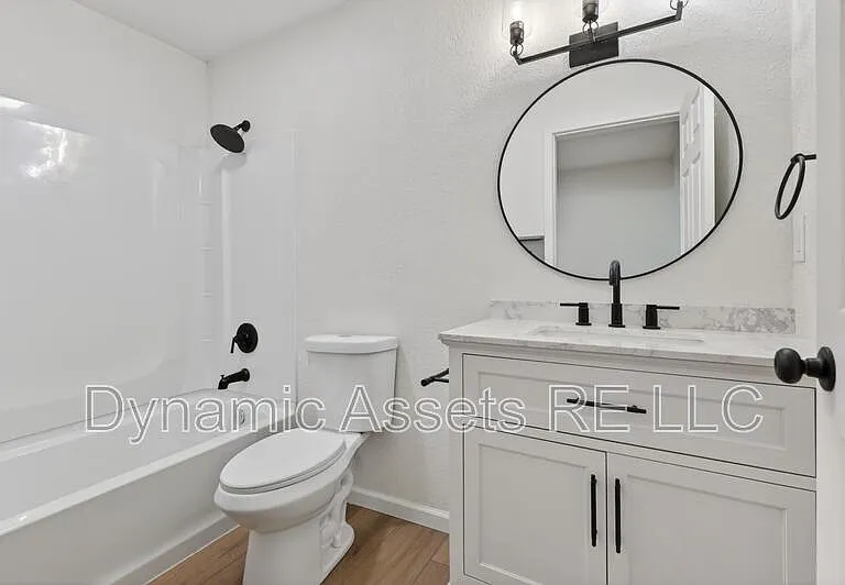 542 E 23rd St — Photo 17