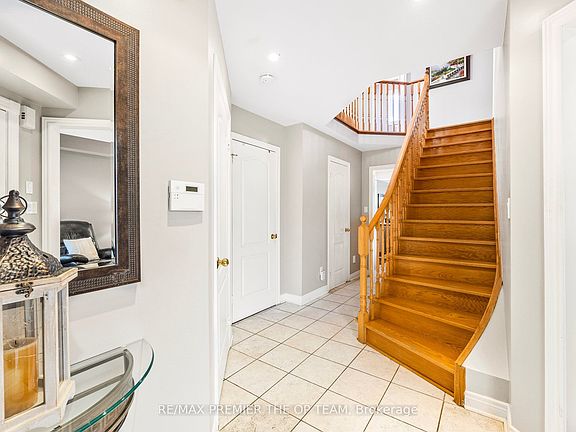 2nd image of 223 Landsbridge St