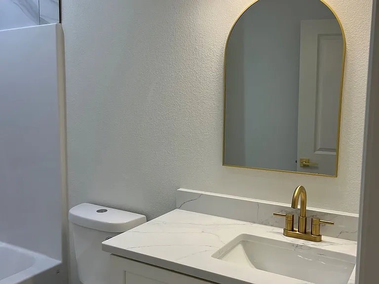 113 E Broadway St #B — Photo 7