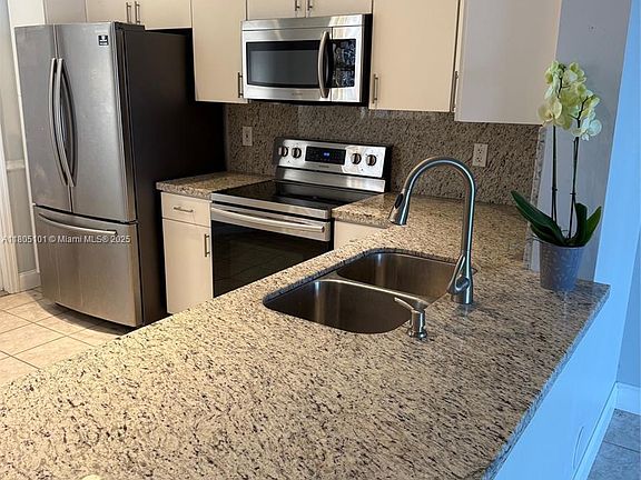 5th image of 1808 Salerno Cir