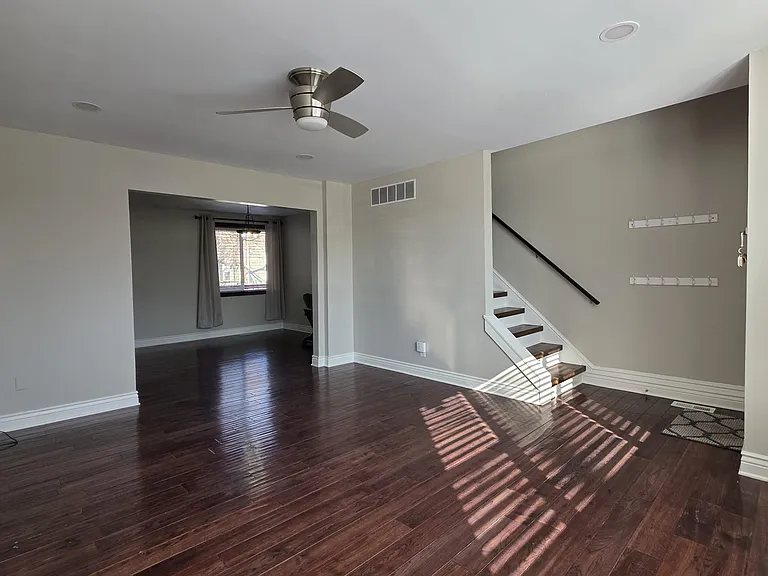 116 E 27th St — Photo 3