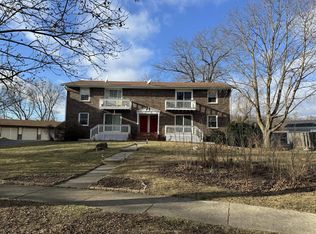 1305 Camden Way, Waukesha, WI 53186