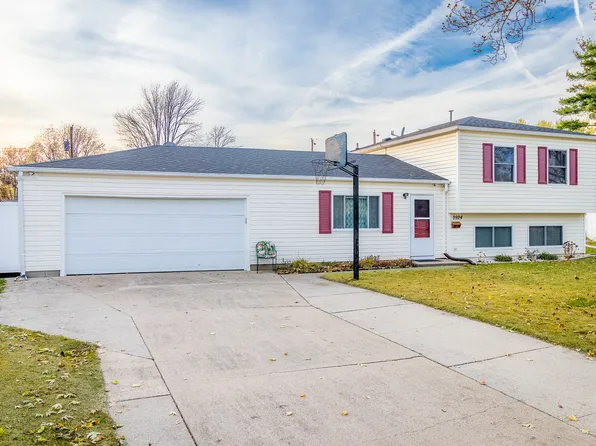 2924 Streamside Dr, Columbus, IN 47203